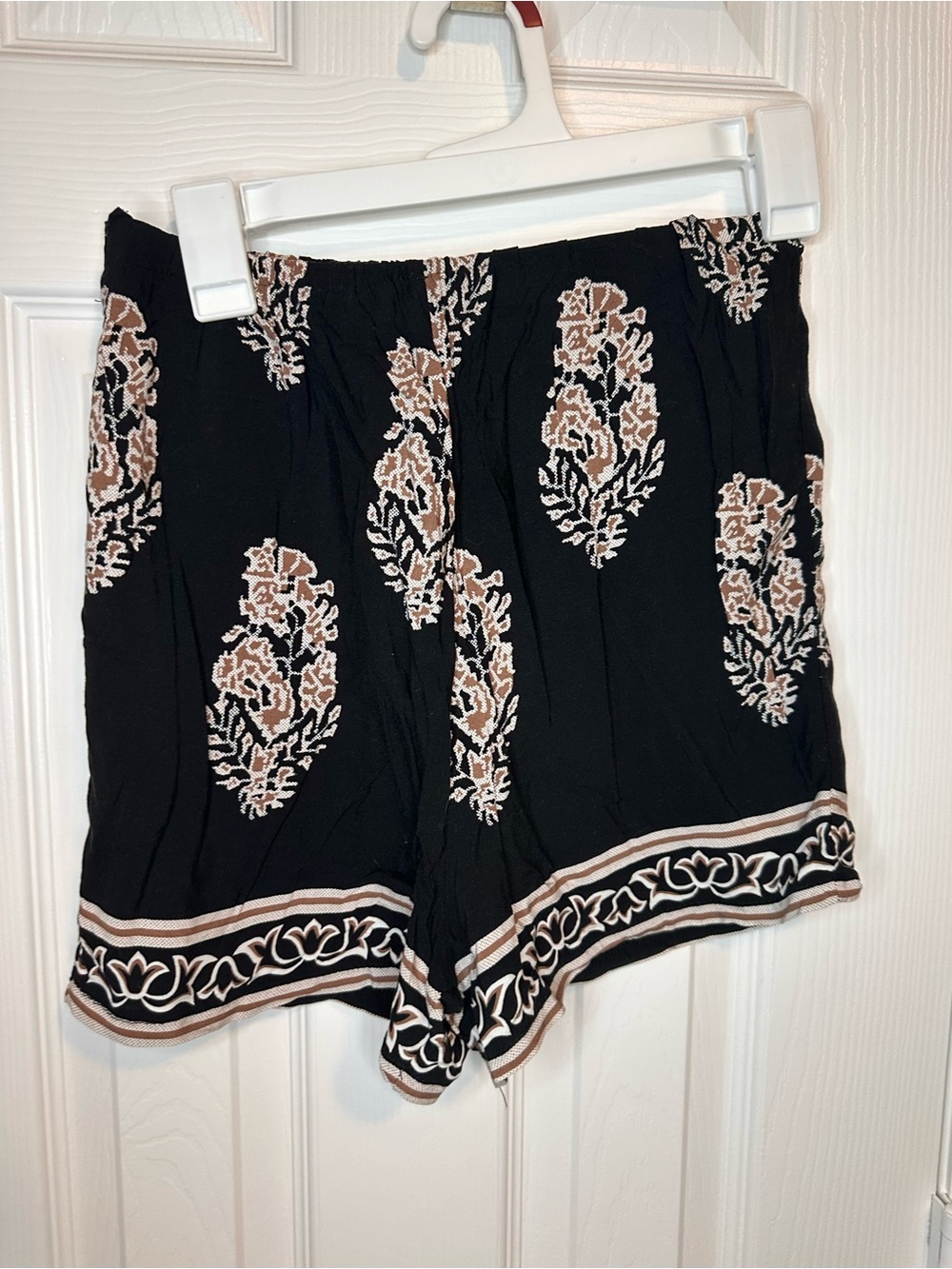 SHEIN Black Floral Motif High-Rise Women's Shorts